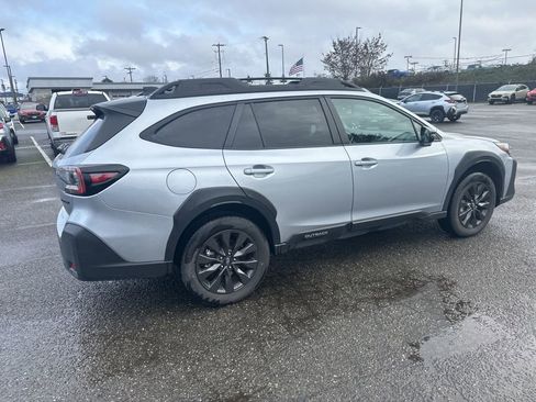 Used 2025 Subaru Outback Onyx Edition image 8