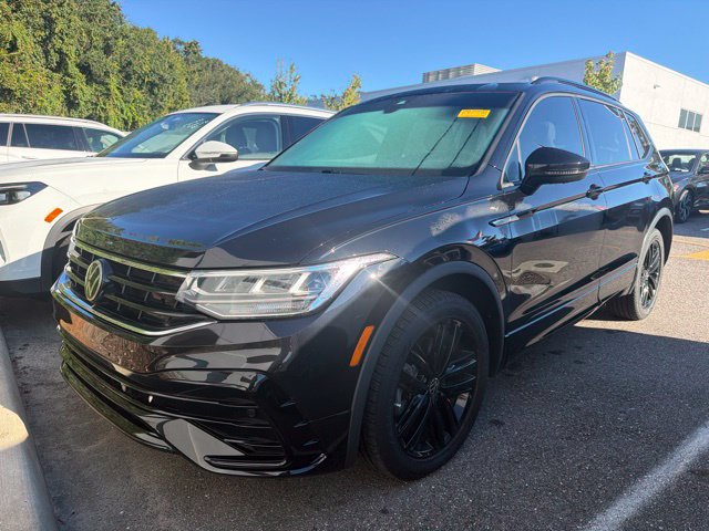 Certified 2022 Volkswagen Tiguan SE R-Line FWD image 1