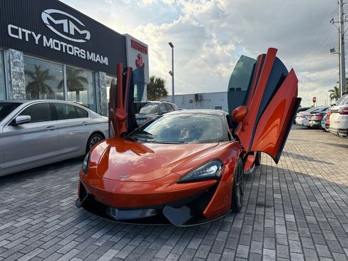 Used 2020 McLaren 570S Spider image 27