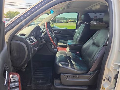Used 2010 Cadillac Escalade ESV Luxury RWD image 5