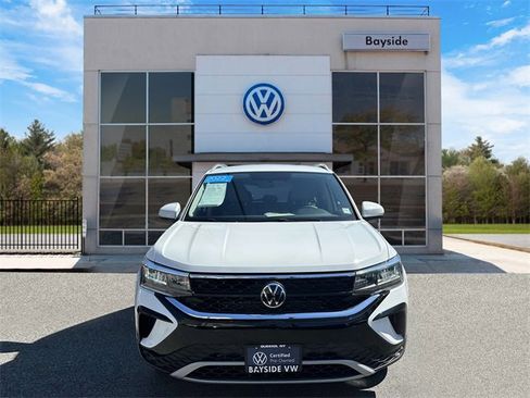 Certified 2022 Volkswagen Taos SE image 7