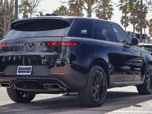 Used 2024 Land Rover Range Rover Sport SE image 4