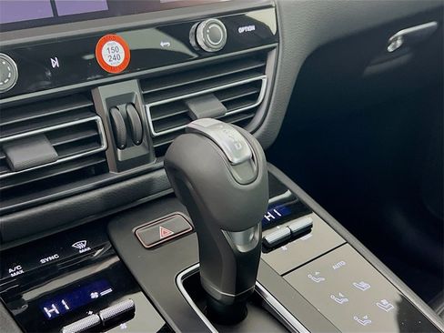 New 2026 Porsche Macan image 19