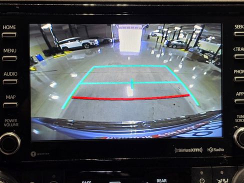 Used 2022 Toyota Highlander XLE FWD image 27
