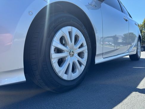 Used 2019 Toyota Prius LE FWD image 17
