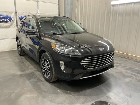 Used 2022 Ford Escape Titanium image 1