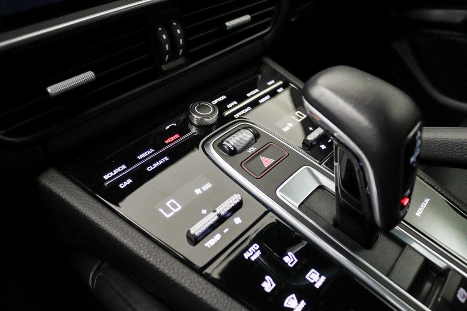 Used 2022 Porsche Cayenne Platinum Edition AWD/4WD image 32