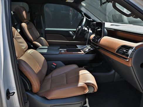 Used 2023 Lincoln Navigator Reserve RWD image 21