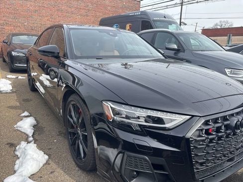 Used 2024 Audi S8 image 11