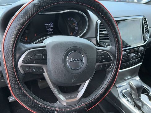 Used 2021 Jeep Grand Cherokee Laredo X AWD/4WD image 9