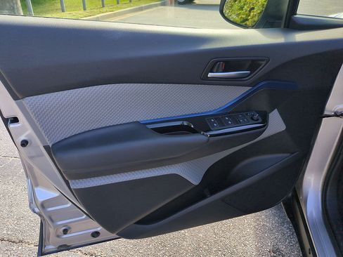Used 2019 Toyota C-HR XLE FWD image 12