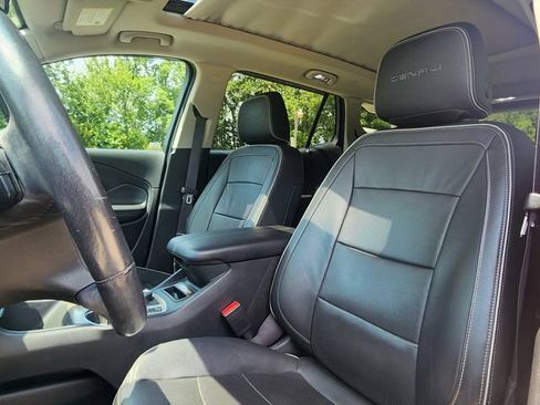 Used 2019 GMC Terrain Denali w/ Advanced Safety Package FWD image 14