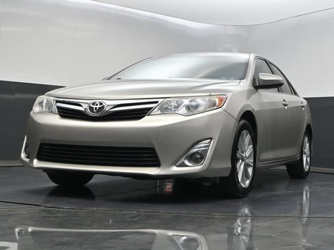 Used 2014 Toyota Camry XLE w/ Leather Package FWD image 36