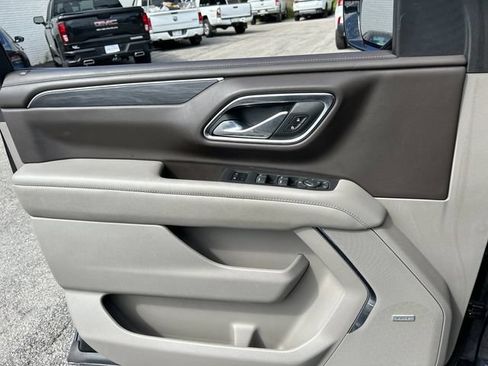Used 2023 GMC Yukon SLT AWD/4WD image 12