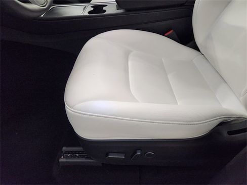 Used 2022 Tesla Model Y Performance image 22
