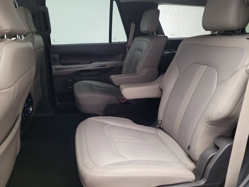Used 2019 Ford Expedition Limited w/ Equipment Group 302A AWD/4WD image 18