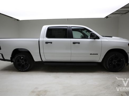 New 2026 RAM 1500 Express AWD/4WD image 6