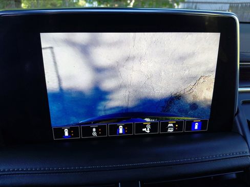 Used 2022 Chevrolet Tahoe Z71 w/ Z71 Off-Road Package AWD/4WD image 13
