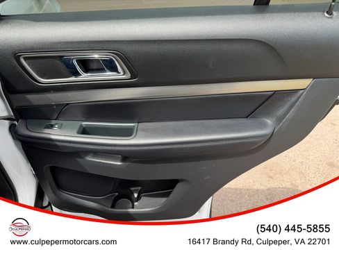 Used 2018 Ford Explorer XLT w/ Equipment Group 202A AWD/4WD image 16