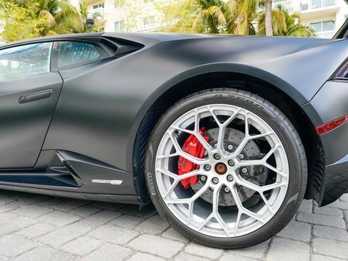 Used 2022 Lamborghini Huracan EVO RWD image 18