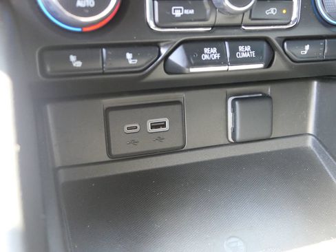 Used 2024 Chevrolet Suburban RST RWD image 21