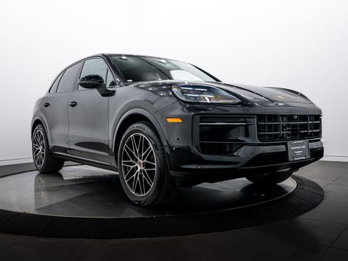 Certified 2026 Porsche Cayenne AWD/4WD image 9