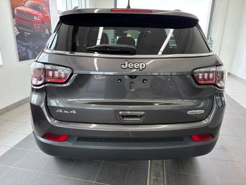 Used 2024 Jeep Compass Latitude AWD/4WD image 4