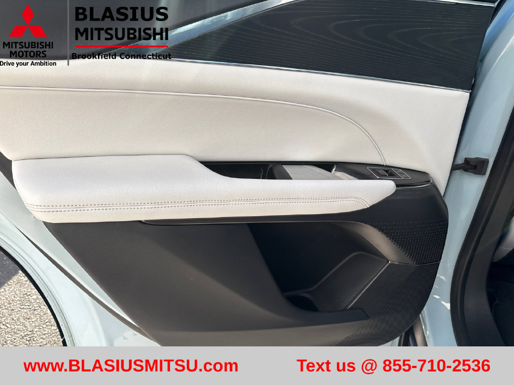 Used 2024 Cadillac Lyriq Luxury AWD/4WD image 38