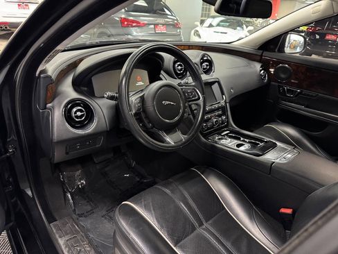 Used 2016 Jaguar XJ R-Sport image 36