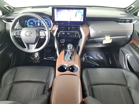 Used 2023 Toyota Venza Limited image 16