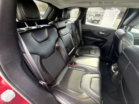 Used 2019 Jeep Cherokee Trailhawk w/ Comfort/Convenience Group image 16