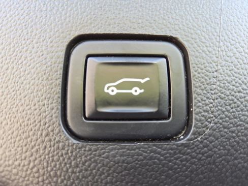Used 2022 Chevrolet Traverse RS w/ LPO, Floor Liner Package AWD/4WD image 22