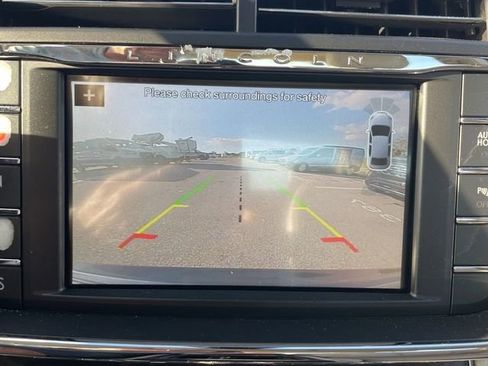 Used 2017 Lincoln Continental Select w/ Climate Package image 12