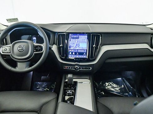 Certified 2025 Volvo XC60 B5 Plus AWD/4WD image 15