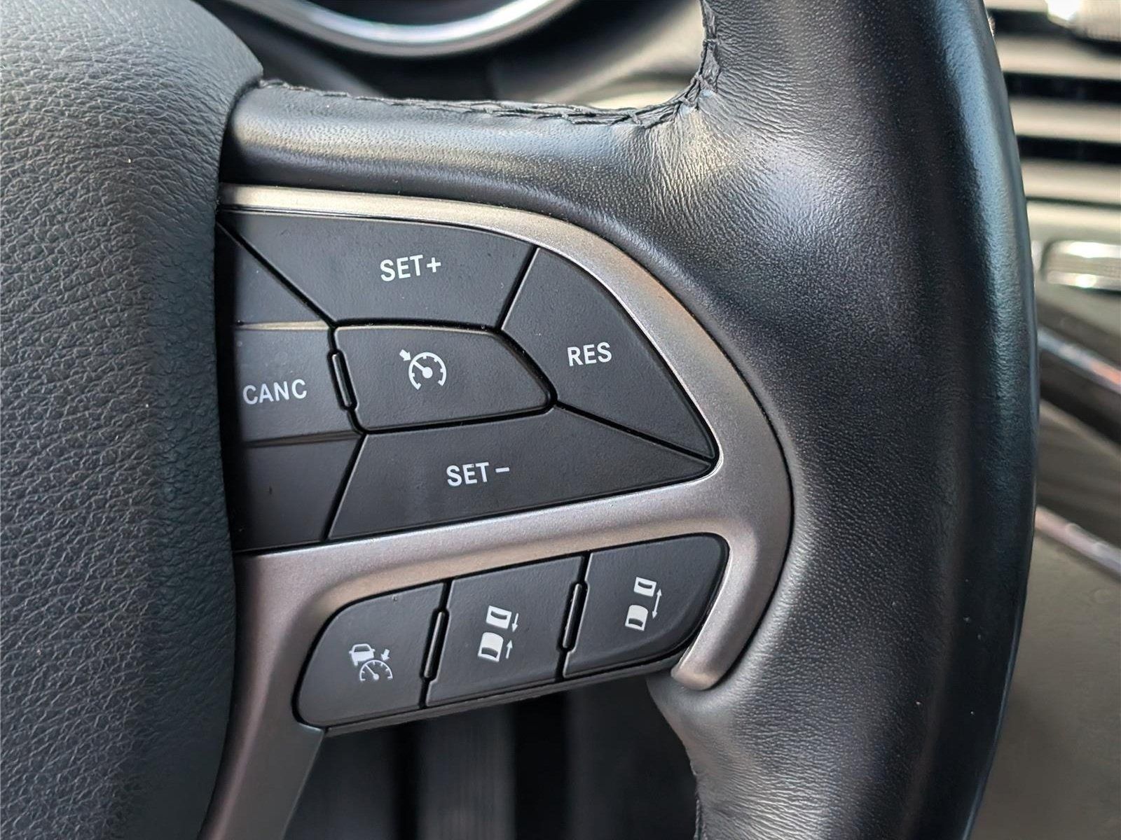 Used 2021 Jeep Grand Cherokee Limited AWD/4WD image 26