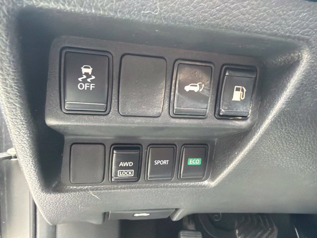 Used 2018 Nissan Rogue SV AWD/4WD image 11