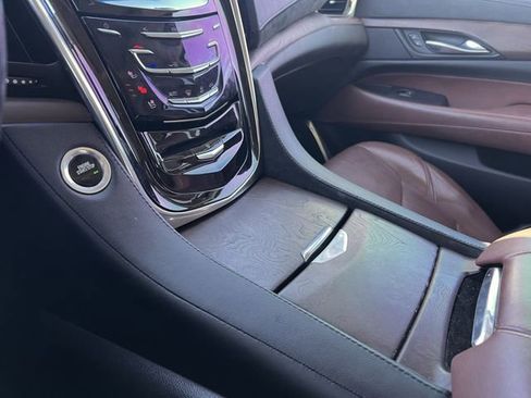 Used 2018 Cadillac Escalade ESV Premium Luxury image 18