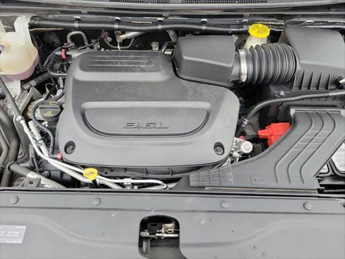 Certified 2020 Chrysler Voyager Lxi FWD image 20