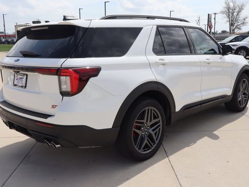 Used 2025 Ford Explorer ST AWD/4WD image 6