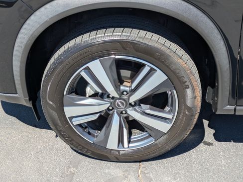 Used 2024 Nissan Rogue SL AWD/4WD image 17