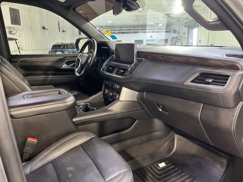 Used 2022 Chevrolet Tahoe Z71 image 17