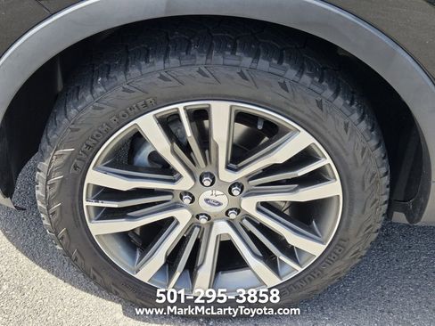 Used 2018 Ford Explorer Platinum AWD/4WD image 17
