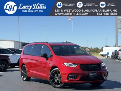 New 2026 Chrysler Pacifica Select w/ S Appearance Package