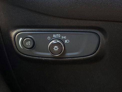Used 2018 Chevrolet Equinox LT FWD image 35