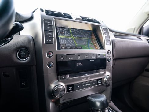 Used 2018 Lexus GX 460 image 23
