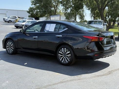 Used 2023 Nissan Altima 2.5 SV image 4