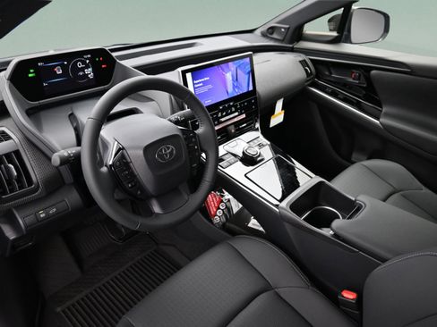 Used 2024 Toyota bZ4X AWD w/ Weather Package image 30