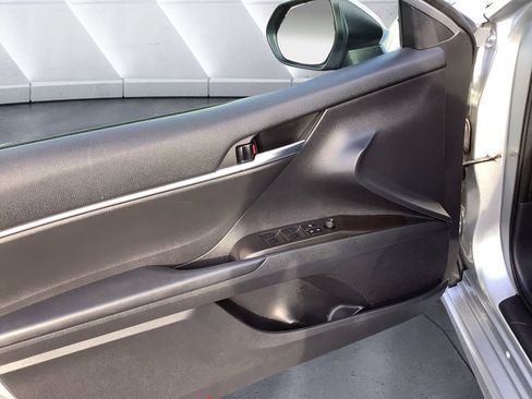 Used 2023 Toyota Camry SE image 12