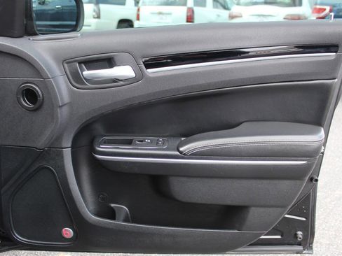 Used 2017 Chrysler 300 S image 9