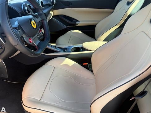 Used 2020 Ferrari Portofino image 12